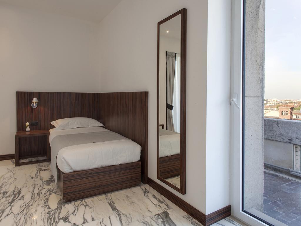 My Bed Montenapoleone Milano Exteriör bild