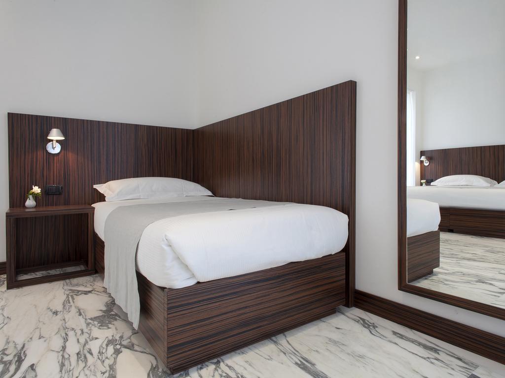 My Bed Montenapoleone Milano Exteriör bild